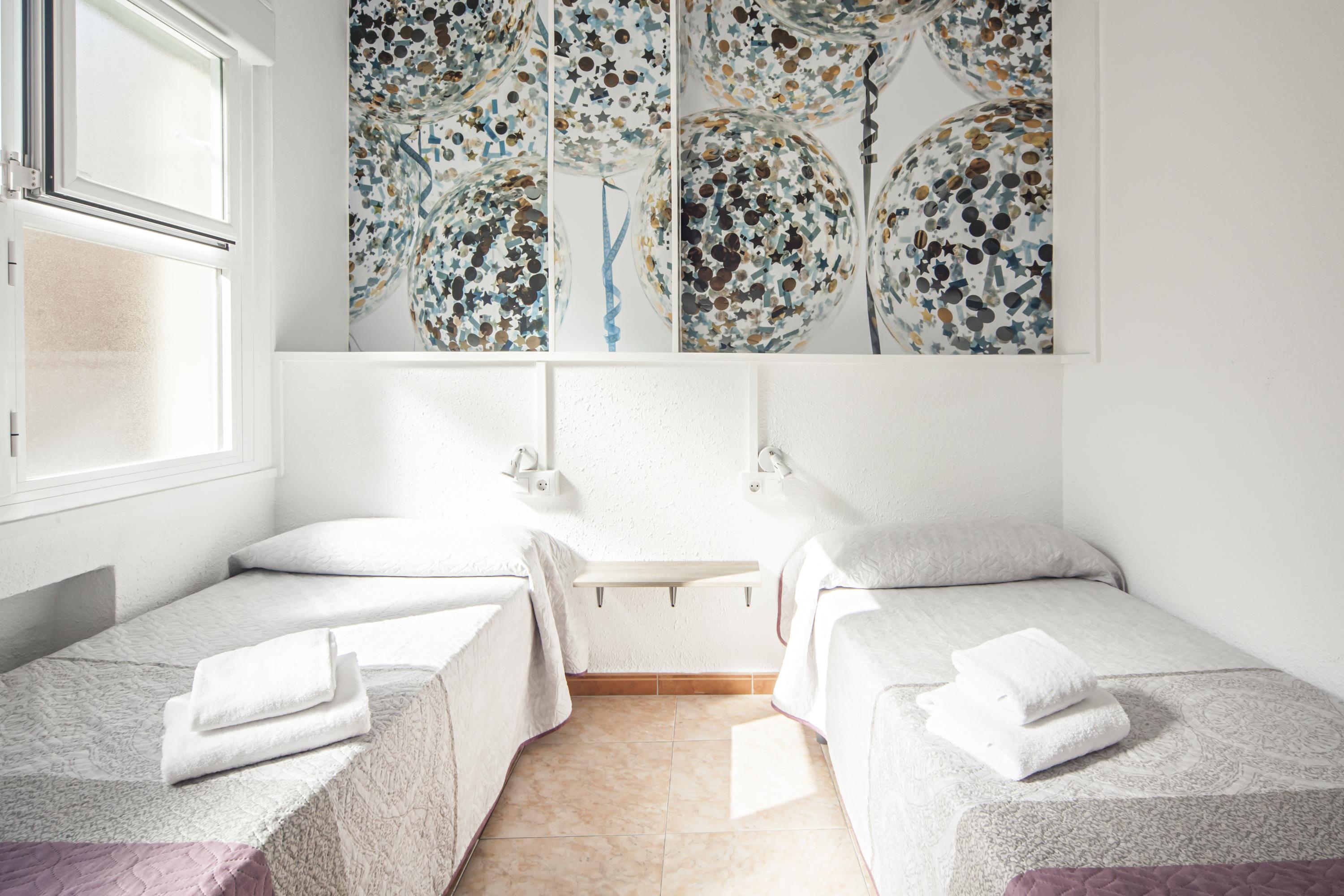 Euromadrid Hostel Bagian luar foto