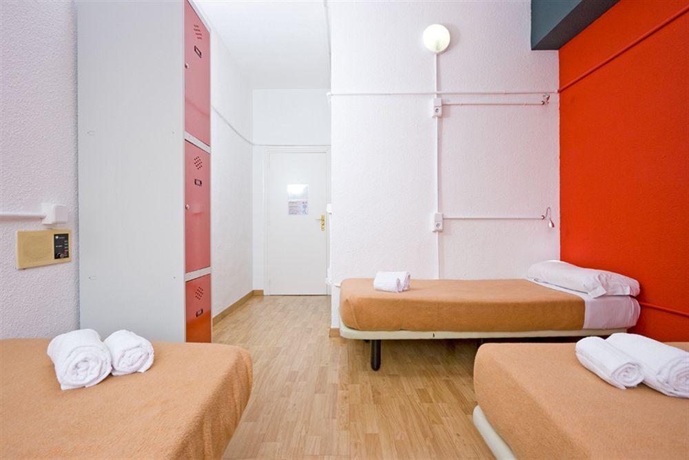 Euromadrid Hostel Bagian luar foto