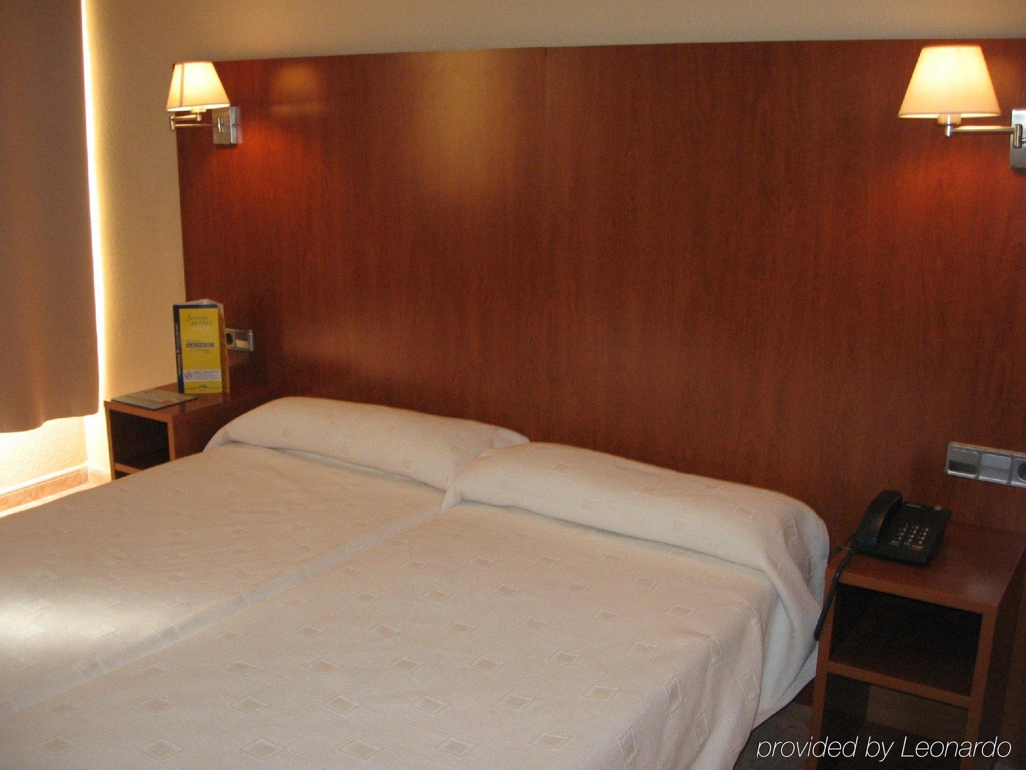 Euromadrid Hostel Bagian luar foto