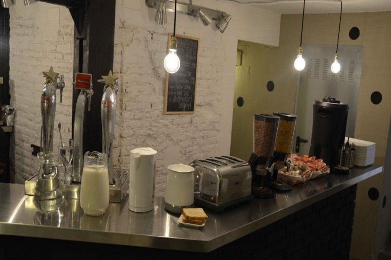 Euromadrid Hostel Bagian luar foto