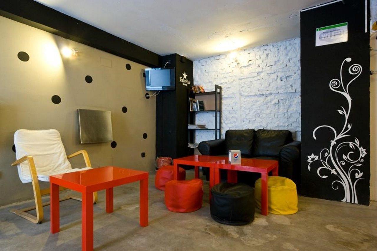 Euromadrid Hostel Bagian luar foto