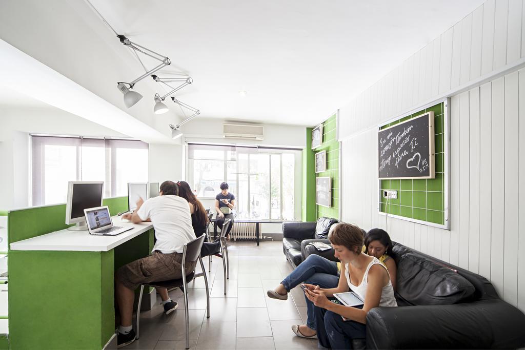 Euromadrid Hostel Bagian luar foto