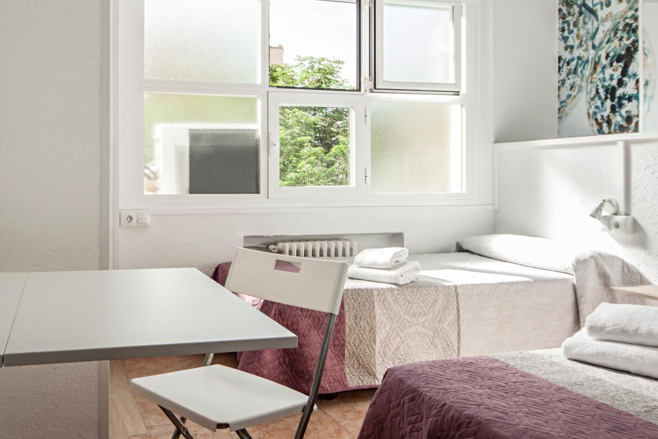 Euromadrid Hostel Bagian luar foto