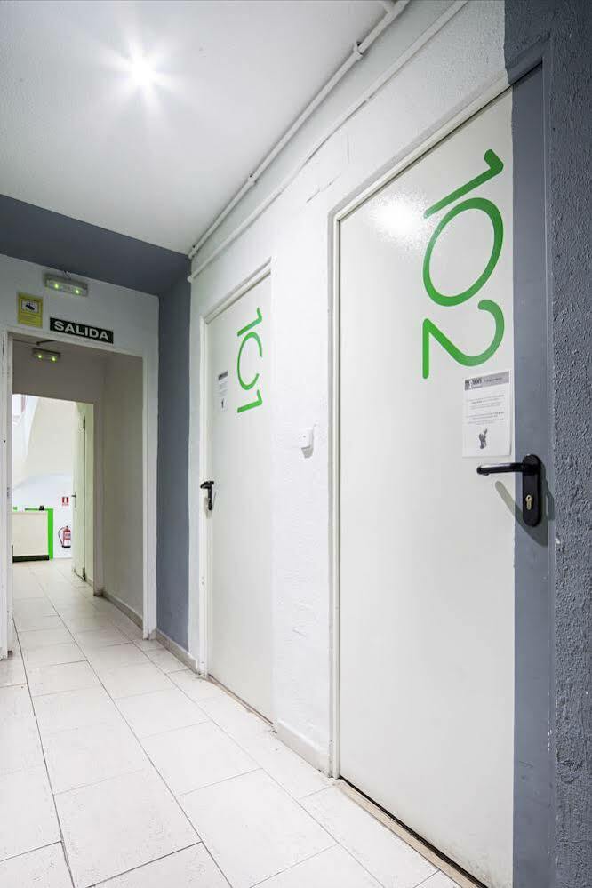 Euromadrid Hostel Bagian luar foto